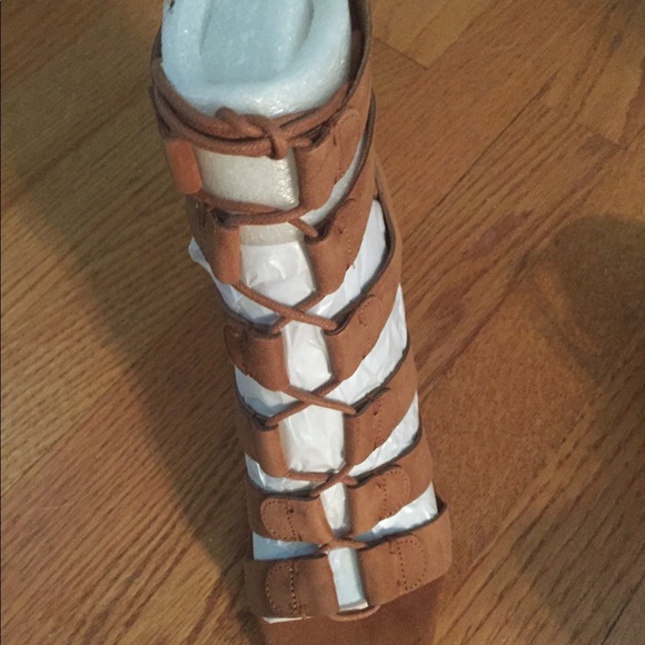 Brand new, never worn Marc Jacob heels. - Picture 4 of 4